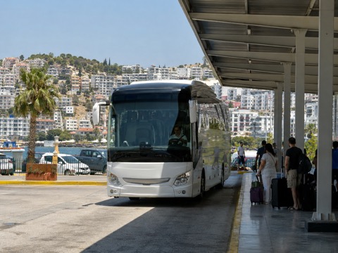 Kuşadası otogar arrival